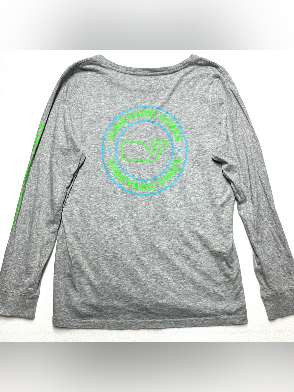 Vineyard Vines Women’s M Gray Whale Logo Long Sleeve Graphic Pocket Tee